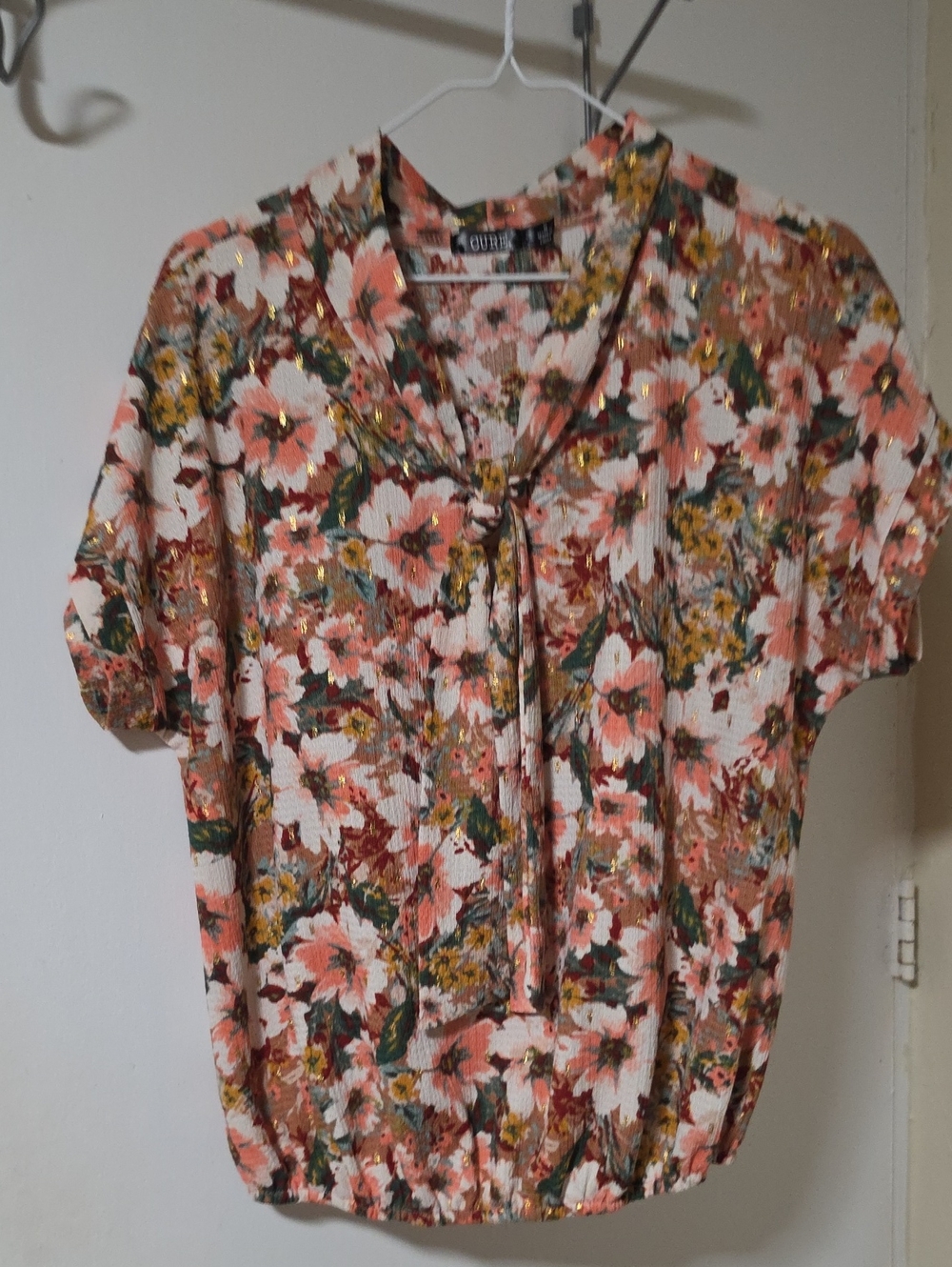 Tie-Neck Floral Blouse in Coral Multi by QUIZ